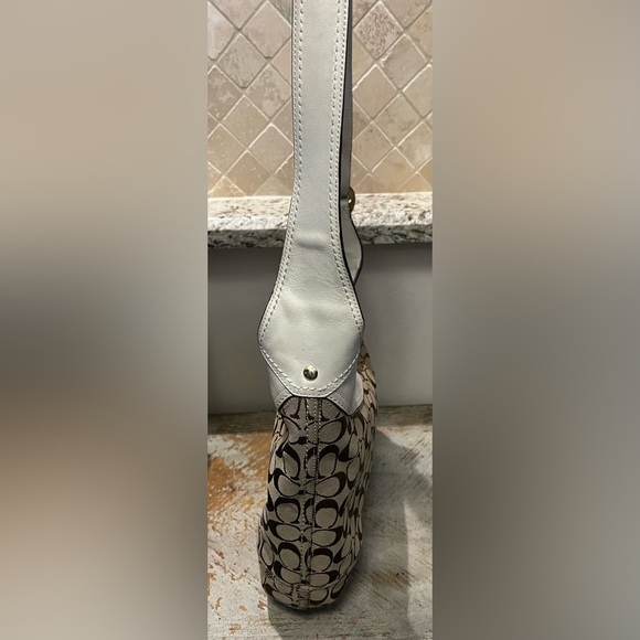 Vintage Coach Two tone Cream Tan Leather Shoulder Bag - Picture 5 of 17